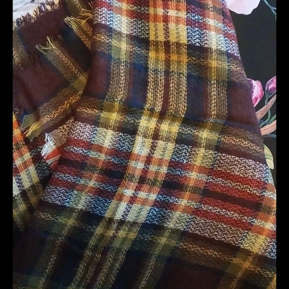 Large Plaid Scarf or Wrap - Picture 3 of 3